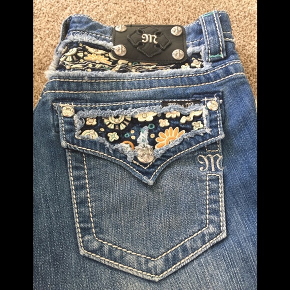 Miss Me Denim - Miss Me Wing & Flower Capri denim.